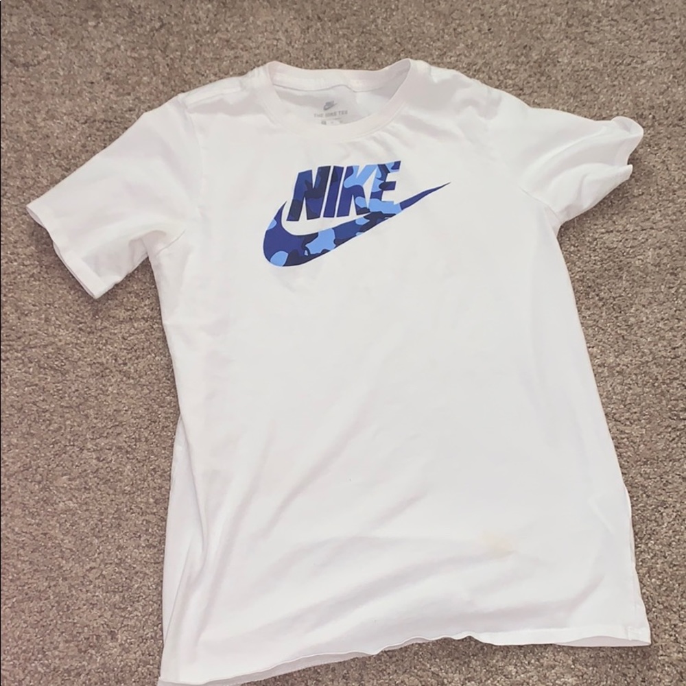 White t-shirt from Nike